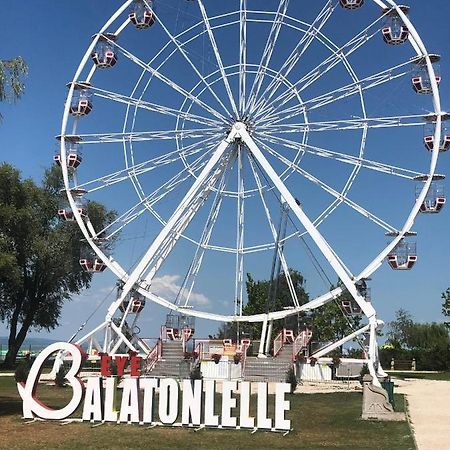 Francoise Szallo Balatonlelle Buitenkant foto