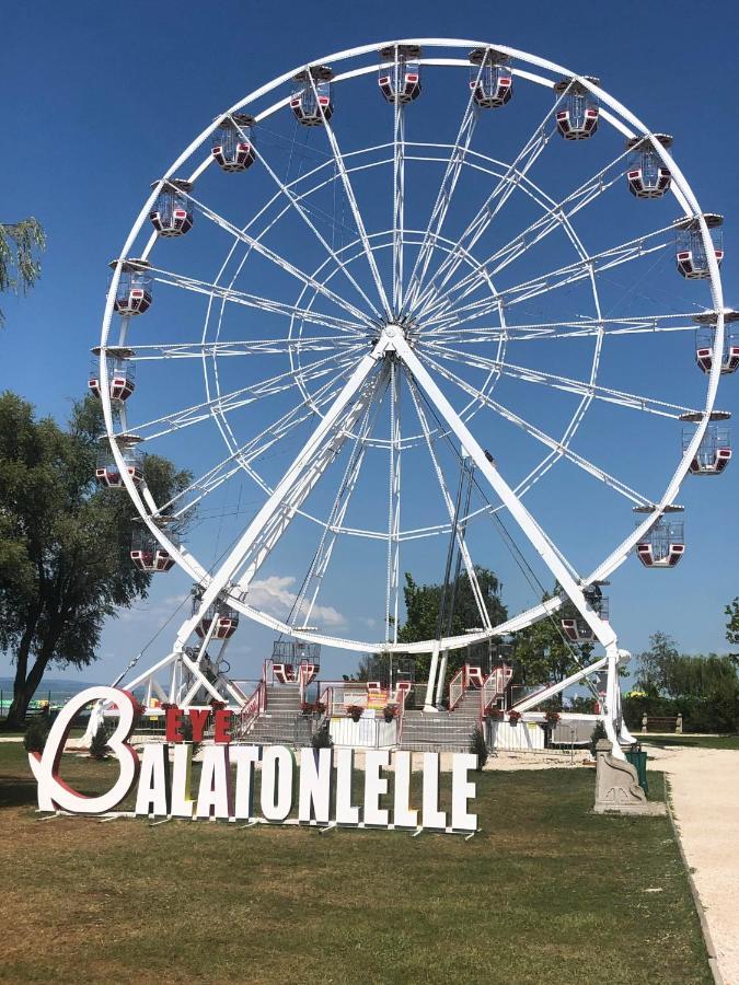 Francoise Szallo Balatonlelle Buitenkant foto