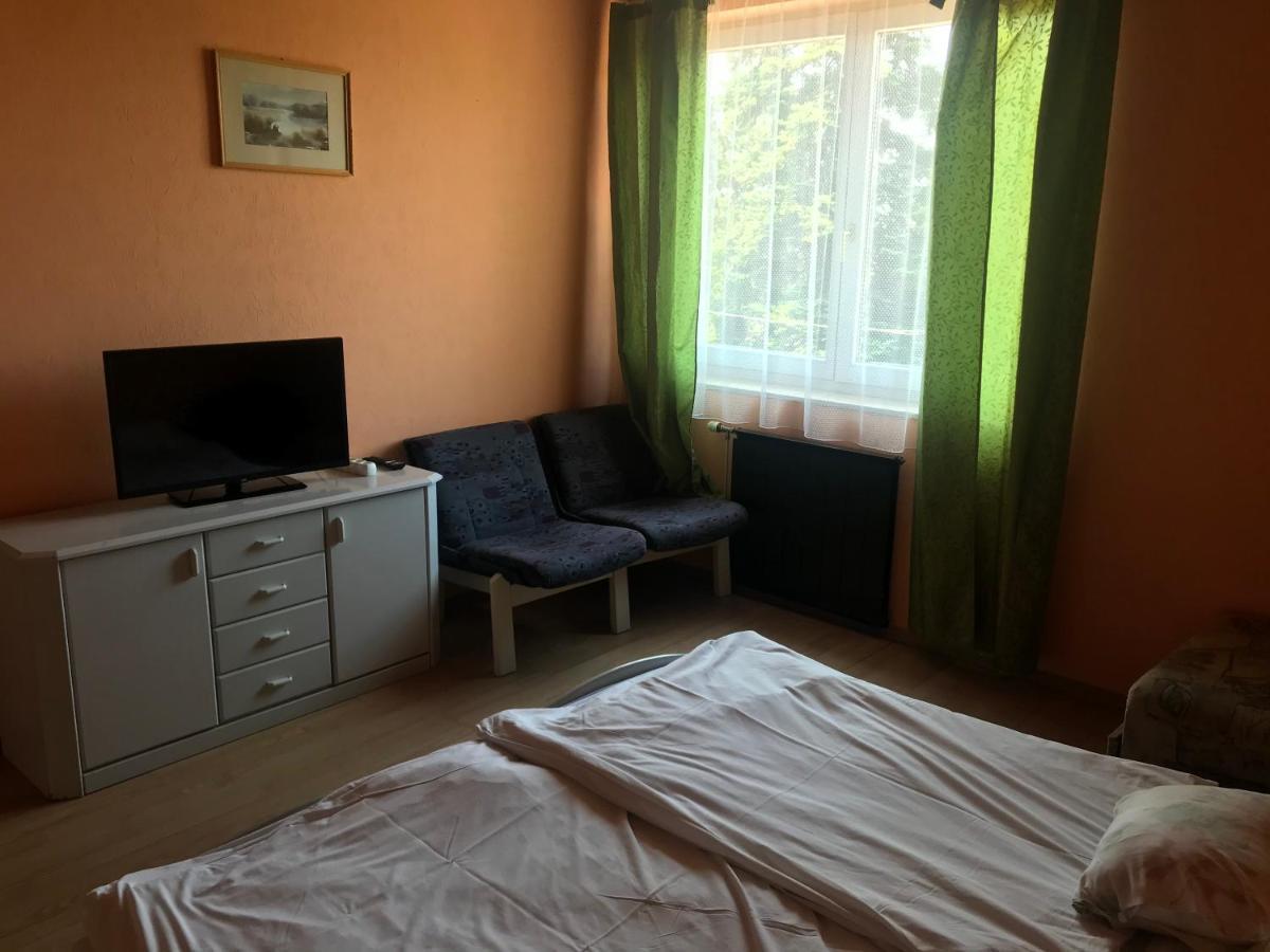 Francoise Szallo Balatonlelle Buitenkant foto
