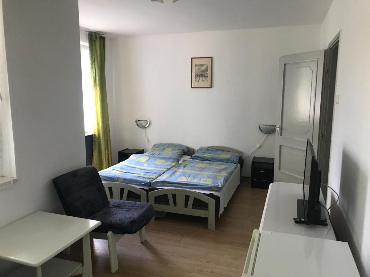 Francoise Szallo Balatonlelle Buitenkant foto