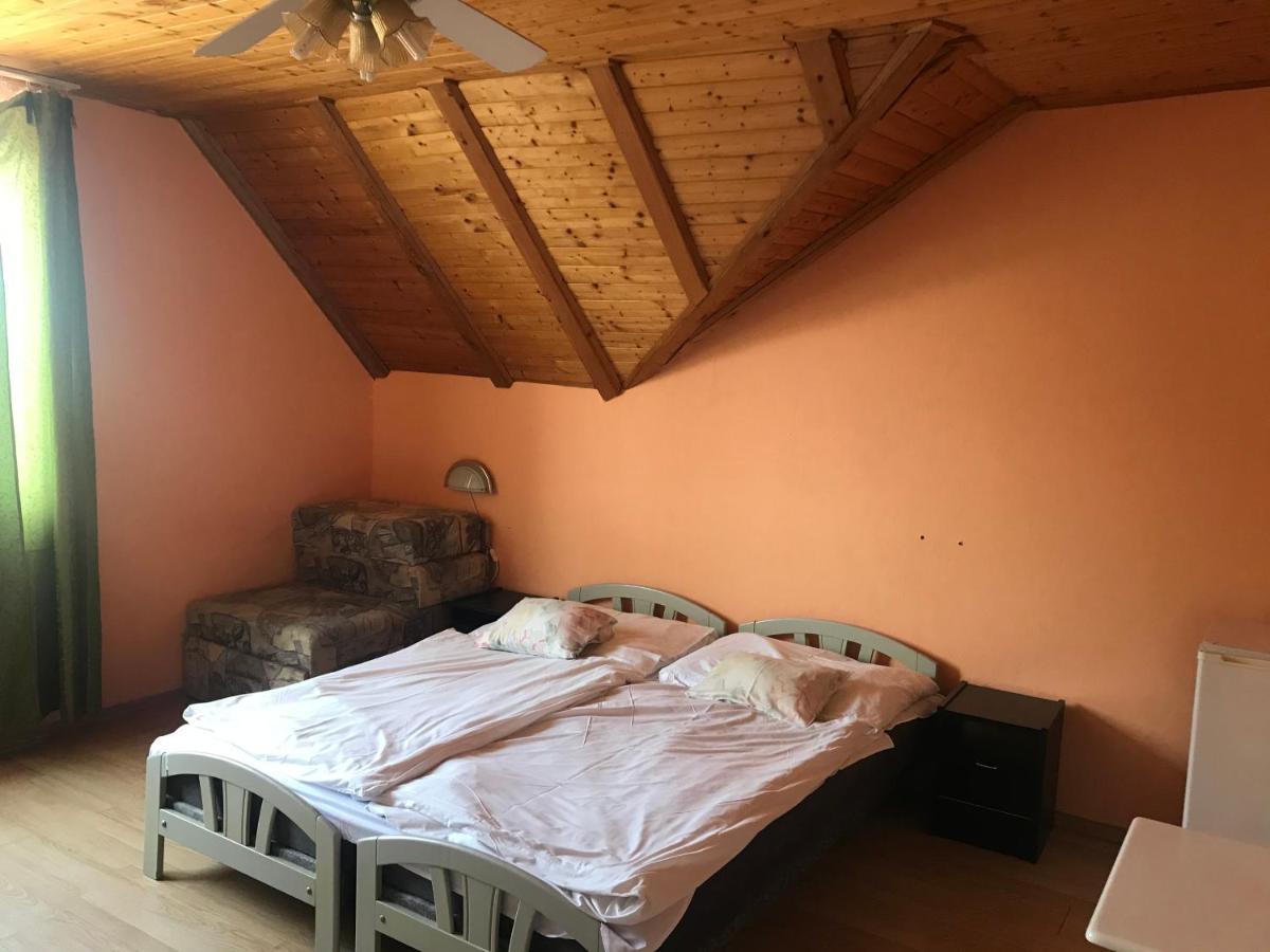 Francoise Szallo Balatonlelle Buitenkant foto