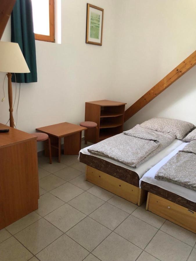Francoise Szallo Balatonlelle Buitenkant foto